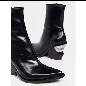 Jeffrey campbell Walton 3 booties clear heel
NIB